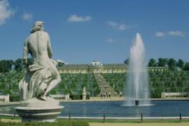 Schloss Sanssouci, Blick auf Terrassenanlage und Fontäne  Potsdam © SPSG / Foto: Roland Handrick