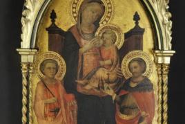 1005  ROSSELLO DI JACOPO FRANCHI Florenz 1376-1456 Florenz  Thronende Madonna mit Kind im Beisein der Heiligen Ansanus und Julianus  Entstanden um 1425. Tempera auf Holz, 94 x 52 cm, in Rahmen des späten 19. Jh.  CHF 200'000 / 300'000 EUR 166'667 / 250'000 USD 222'222 / 333'333  Zuschlag (inkl. Aufgeld) CHF 383'000 | EUR 319'167 | USD 425'556