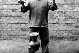 Ai Weiwei, Dropping a Han-Dynasty Urn (Eine Urne aus der Han-Dynastie fallenlassen),  1995 (Detail), © Ai Weiwei