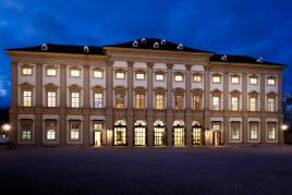 GARTENPALAIS Liechtenstein Südfassade bei Nacht  © Palais Liechtenstein GmbH/ Akodu