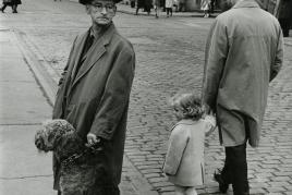 Leonard Freed Düsseldorf, 1963 a. d. Serie zum Buch: Made in Germany Bromsilbergelatine, Vintage Print 26,2 x 17,6 cm Inv.Nr. L 1/35/2010 © Leonard Freed / Magnum Photos / Agentur Focus / Brigitte Freed Leonard Fr