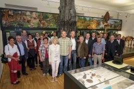 Das Projektteam vor der Wasserfichte im Naturkundemuseum, Foto: UMJ / N. Lackner