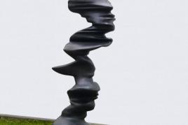 Tony Cragg  Ohne Titel | 2010 | Bronze, grün-schwarz patiniert | Ca. 210 x 75 x 75cm  Ergebnis: 422.000 Euro* *Int. Auktionsrekord für eine Bronze Tony Craggs