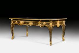 BUREAU-PLAT „AUX TÊTES DE SATYRE“, Régence, von A.C. BOULLE, Paris, um 1720. CHF 1 500 000 / 2 500 000