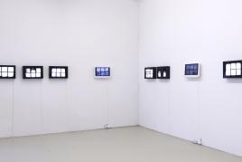 German Titov, Aus der Serie "Windows", 2014, Videoinstallation mit Leuchtboxen, Foto: Krinzinger Projekte, Courtesy Galerie Krinzinger, Wien und der Künstler