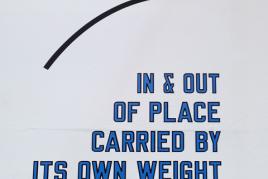 Lawrence Weiner In & Out of Place Carried by Its Own Weight, 2011 Sprache und Technik situativ Courtesy of Moved Pictures Archive, NYC & Mai 36, Galerie, Zürich © 2014 ProLitteris, Zürich