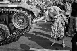 Straße des 17.Juni am Großen Stern, Tag der Streitkräfte, Tiergarten, West-Berlin, 1980 © Rudi Meisel