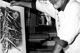 Alois Carigiet in seinem Atelier, 31.8.1972. Fotograf: Jules Geiger.  © Fotostiftung Graubünden/Alois Carigiet Erben