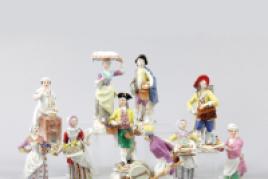 Los 44 bis 54 10 Meissen-Figuren aus der Serie „Pariser Ausrufer“, Schätzpreis 320,- bis 400 EUR