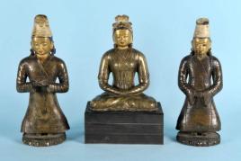 Figurengruppe - Prinzessin Wen ch'cheng mit 2 Ministern 3 Bronzefiguren, Gesichter mit Bemalung/Kaltvergoldung, sitzende Prinzessin Wen ch'cheng, Mindestpreis: 	60.000 EUR