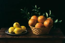 Evelyn Hofer, Hommage à Zurbarán (Still life No. 6), New York, 1997, Dye Transfer, 37,2 x 53,5 cm (50 x 60 cm), © Estate of Evelyn Hofer, Hommage à Zurbarán (Still life No. 6), New York, 1997, courtesy: Galerie m Bochum