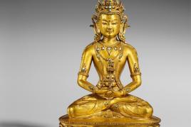 Lot 81 Figur eines Buddha Amitayus Tibet, 15./16. Jh. Feuervergoldete Bronze mit Türkiseinlagen, H 21 cm Prov.: Alte Privatsammlung, Belgien Schätzpreis: € 30.000 – 40.000,- Ergebnis: € 155.000,-