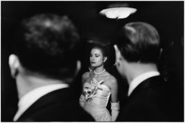 Elliott Erwitt: New York City (Grace Kelly), January 1956 © Elliott Erwitt / MAGNUM PHOTOS