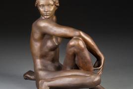 FRITZ KLIMSCH, Kleine Schauende, Bronze, H. 32,5 cm. Limit 2.200,- €.