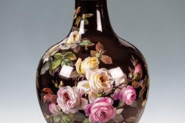 Bedeutende Bodenvase mit Rosendekor Meissen, Ende. 19. Jh. - Malerei: Julius Eduard Braunsdorf Balusterkorpus. Schätzpreis:	10.000 - 13.000 EUR Zuschlagspreis:	31.000 EUR