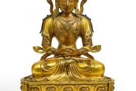 Lot 94 Feine Figur des Buddha Amitayus Kangxi-Periode, ca. 1680/1700 Feuervergoldete Bronze, H 41,9 cm Schätzpreis: € 300.000 – 500.000,- Ergebnis: € 784.000,-