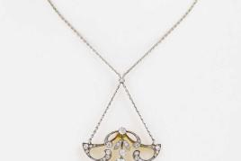 Feines Belle Epoque-Diamant-Collier Gelbgold 585 (geprüft). Aufrufpreis: 	2.200 EUR