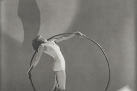 George Hoyningen-Huene, 1900 – 1968. Bathing Fashion, Paris 1930, silver gelatin print. Inv.-No. 083159 House of Photography / F.C. Gundlach Collection, Hamburg © Horst; Estate George Hoyningen-Huené