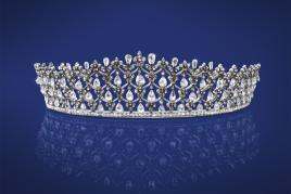 Diamantdiadem, zus. ca. 30 ct, 1902-1922 € 42.500