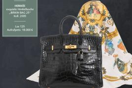 HERMÈS exquisite Henkeltasche "BIRKIN BAG 25", Koll. 2005.  Beschreibung Akt. NP.: 26.400,-. Shiny Alligator Haut in Schwarz, Doppelhenkel, Riemenverschluss mit vergoldeten Beschlägen, Schloss und Clochette mit Schlüssel vorhanden. Staubbeutel, Box und Ledergutachten anbei. TOP ZUSTAND!! ﻿ Aufrufpreis: 18.000,00 €