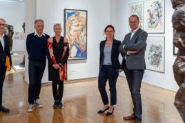 Gruppenfoto, v. l. n. r.: Peter Peer (Leiter der Neuen Galerie Graz), Kurator Günther Holler-Schuster, Kuratorin Angelika Katzelberger, Alexia Getzinger (kaufmännische Direktorin, Universalmuseum Joannneum) und Wolfgang Muchitsch (wissenschaftlicher Direktor, Universalmuseum Joanneum), Foto: Universalmuseum Joanneum/N. Lackner