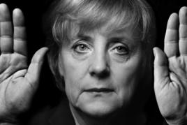 Walter Schels, Angela Merkel, Bundeskanzlerin, 2005 aus der Serie »Hände« 55 x 27 cm, Pigment-Print © Walter Schels