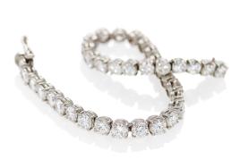 René Kern Diamant-Armband | Düsseldorf | Um 1960 | 950/- Platin | 33 Brillanten zus.ca. 15 Karat Ergebnis: 25.800 Euro