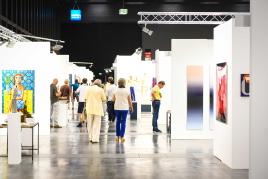 Aussteller und Besucher der Art Bodensee 2019 plädierten für einen Termin im Juli mit drei vollen Messetagen. Die Kunstmesse findet deshalb im kommenden Jahr von 3. bis 5. Juli statt.  Copyright: Udo Mittelberger. Abdruck honorarfrei zur Berichterstattung über die Messe Dornbirn. Angabe des Bildnachweises ist Voraussetzung.