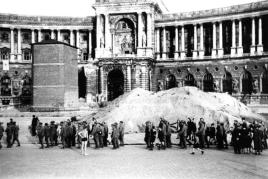 Wilhelm Obransky, Heldenplatz, Wien, Mai 1945, ÖNB, Bildarchiv und Grafiksammlung