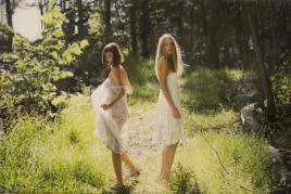 Yigal Ozeri Untitled, Olya and Zuzanna 2016 Öl auf Leinwand 50,8 x 76,2 cm