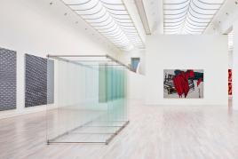 Installationsansicht, Roy Lichtenstein, Big Painting, 1966, Gerhard Richter Silikat (885-3), Silikat (885-4), 2003 und 7 Stehende Scheiben, 2002, Foto: Achim Kukulies