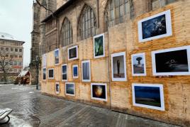 fotoszene nürnberg e.V.*, Open Air 3, südlicher Bauzaun der Lorenzkirche, Nürnberg, Foto: Jutta Missbach