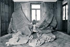 Heidi Bucher, Ablösen der Haut II - Herrenzimmer, 1979, The Estate of Heidi Bucher, Photo: Hans Peter Siffert