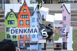 Im Dezember übergab Dr. Steffen Skudelny fast 25.000 Unterschriften von Petitionsbefürwortern gegen das Denkmal-NICHT-Schutzgesetz in Düsseldorf * Foto: R.Rossner/Deutsche Stiftung Denkmalschutz