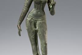 Lot 11 Feine Bronze der Lakshmi (Shridevi) in tribhanga-Pose Süd-Indien, Tamil Nadu. Vijayanagara-Zeit, ca. 15. Jh. H 64,5 cm Prov.: Slg. Ehepaar Dr. Jansen Schätzpreis: € 20.000 – 30.000,-