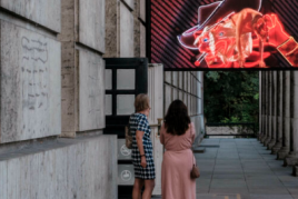 Joan Jonas, „Wolf Lights“, Installationsansicht Haus der Kunst 2022, Foto: Franz Kimmel