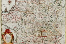 WI 011022 – Blaeu: Litauen Titel:”Magni Ducatus Lithuaniae Caeterarumque Regionum Illi Adjacentium…”  Die großformatige Landkarte zeigt folgende Länder mit deren Grenzen. Im Westen, Polen mit Danzig, Thorn und Krakau...  Format: 75 x 74 cm  Kräftiger Druck im sorgfältigen Kolorit im Stil der Zeit, altmontiert, wenige kleine Stockflecken und minimale Knitter, rare Karte in selten so schöner Erhaltung!  € 5.500,-