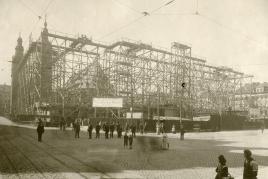 Fotograf:in unbekannt, Baustelle des Chemnitzer Neuen Rathauses am Neumarkt/Markt , um 1908