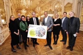 Das Jahresprogramm 2023 des Universalmuseums Joanneum wurde präsentiert von Nikola Köhler-Kroath (Leiterin CoSA – Center of Science Acitivities), Michael Lehofer (Aufsichtsratsvorsitzender), Alexia Getzinger (kaufm. Direktorin), Bettina Habsburg-Lothringen (Leiterin Museum für Geschichte), Landeshauptmann Christopher Drexler, Wolfgang Muchitsch (wissenschaftlicher Direktor), Claudia Unger (Leiterin Volkskundemuseum und Freilichtmuseum Stübing), Marko Mele (design. Direktor), Peter Peer (Leiter N