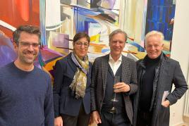 v.l.n.r.: Künstler Florian Flausch, Galeristen-Ehepaar Jutta Bengelsträter-Ewest und Werner Ewest, FU-Vorstand Georg Rotthege (c) Jörg Schwarz