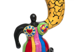 © Photo Paris, Les Arts Décoratifs - Jean Tholance / Niki Charitable Art Foundation  —  Niki de Saint Phalle, Vase ange, 1993.