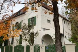 Von Parish Kostümbibliothek in der Kemnatenstraße 50 *Foto: Deutsche Stiftung Denkmalschutz/Schabe