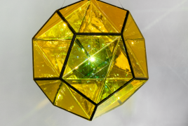 Olafur Eliasson, Your polyamorous sphere, 2022, coloured glass (yellow, blue), colour-effect filter glass (green), stainless steel, paint (black), LED light, aluminium, ⌀ 1.2 m. Courtesy the artist and PKM Gallery