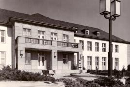 as Generalshotel am Flughafen Schönefeld - eine Perle der Baukultur * Foto: Archiv/Fritz Kühn