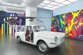 Franz Ackermann, Helikopter Nr. 21 (Flucht- und Befreiungsfahrzeug), 2003, Kaufhausbrand (Evasion) 2018. Installationsansicht: Die Aufwertung der Lage, Meyer Riegger Berlin, 2018, Courtesy of the artist and Meyer Riegger, Berlin/Karlsruhe (photo: Jens Ziehe)