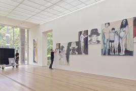 Installationsansicht  Fondation Beyeler, Riehen/Basel, 2024 Collection on the Move © Josef Albers and Anni Albers Foundation; Marlene Dumas; The Andy Warhol Foundation for the Visual Arts, Inc.; 2024, ProLitteris, Zürich Foto: Mark Niedermann 