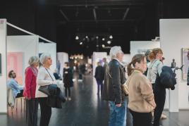 Die Kunstmesse STAGE Bregenz feierte vom 22. bis 25. Februar 2024 mit mehr als 5.500 Gästen erfolgreiche Premiere im Festspielhaus Bregenz.  Foto: Büro Magma.