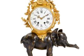 PENDULE "À L'ÉLÉPHANT" Louis XV-Stil, Paris um 1860. Auf dem Sockel signiert P. Sormani. Schätzung: CHF 12 000 / 15 000 Auktion am 21. März 2024