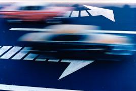 ERNST HAAS (1921–1986) Traffic, New York City 1963 Dye-Transfer Print 51,9 x 75,5 cm Schätzpreis: € 6.000 – 7.000