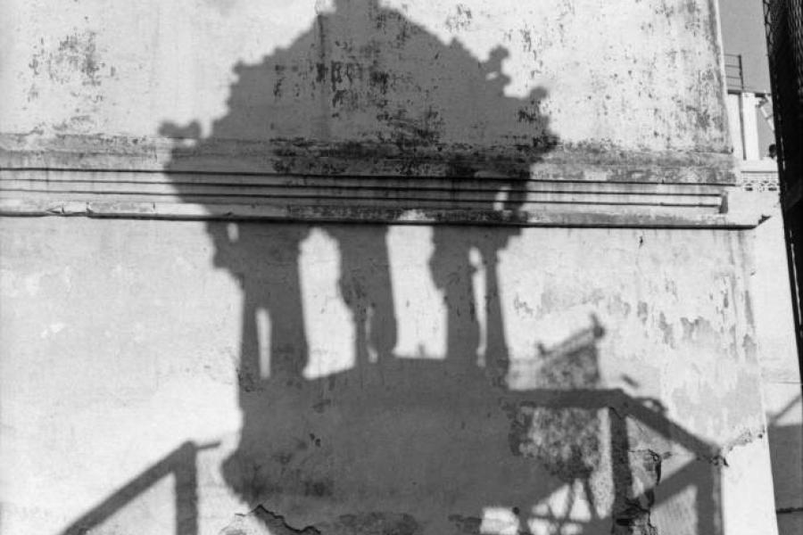 PAR19030 Henri Cartier-Bresson: INDIA, Gujarat, Ahmedabad, 1966 In the old town. © MAGNUM Photos/Henri Cartier-Bresson